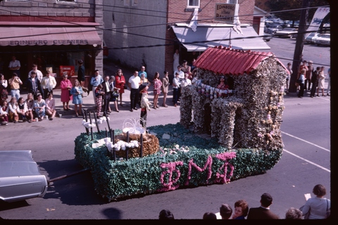 Unidentified Country Float - Phi Mu