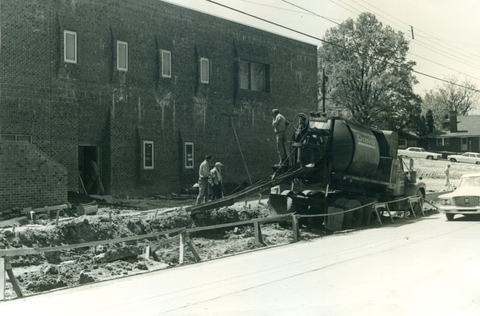 Azorsky construction cement pouring