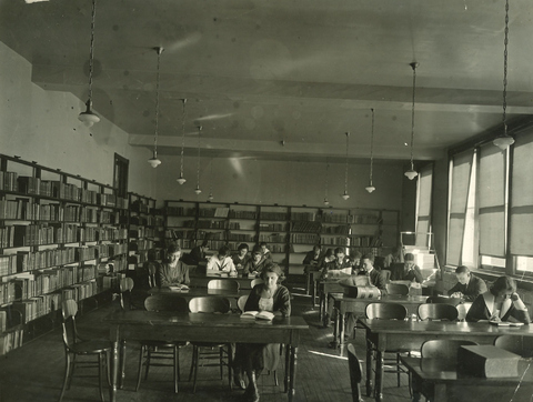 Library in Oakes Hall