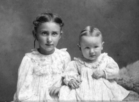 Anna Myree Amidon and Georgia Luceel Amidon, 1902