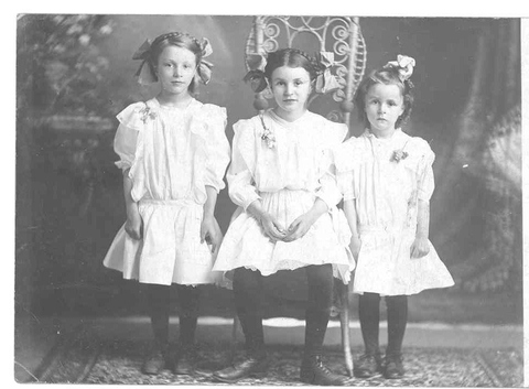 Edna, Freda and Hazel Parsons, 1910