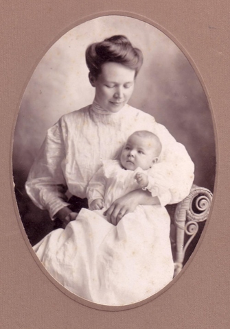 Ella Goodell and infant Carrie, 1909