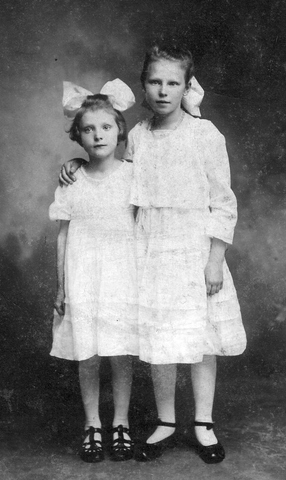 Faye and Isabell Perry, ca. 1920