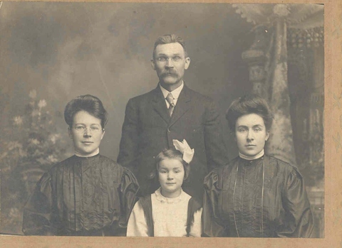 John Whiteman, Ella, Edna, Iva Parson, ca. 1900-1920