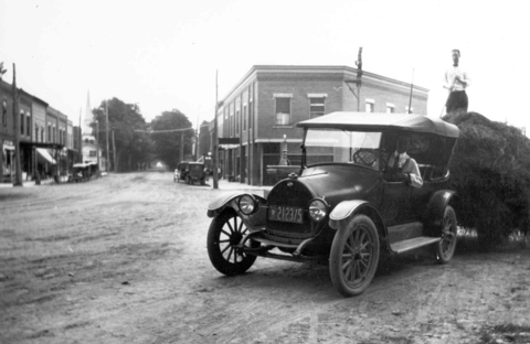 Earl Campbell hauling hay with overland car