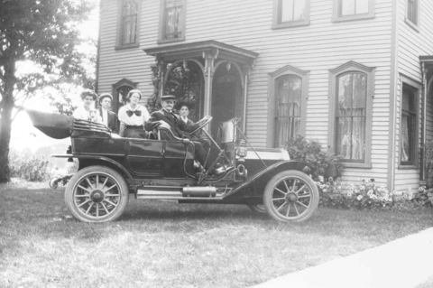 Touring car group - about 1910