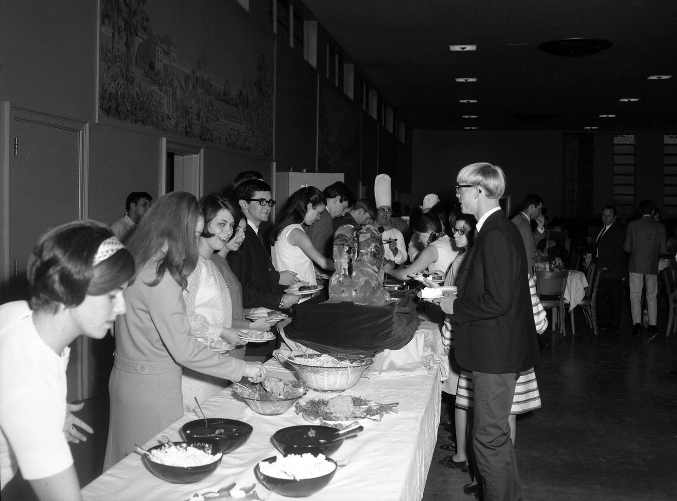 1968-05-23 ARA Slater, Operators of the BSC Dining Room Celebrate Their 10th Anniversary (2)