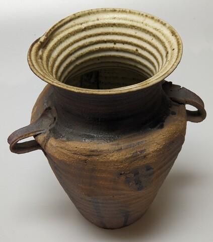 ceramic pot w/ handles back